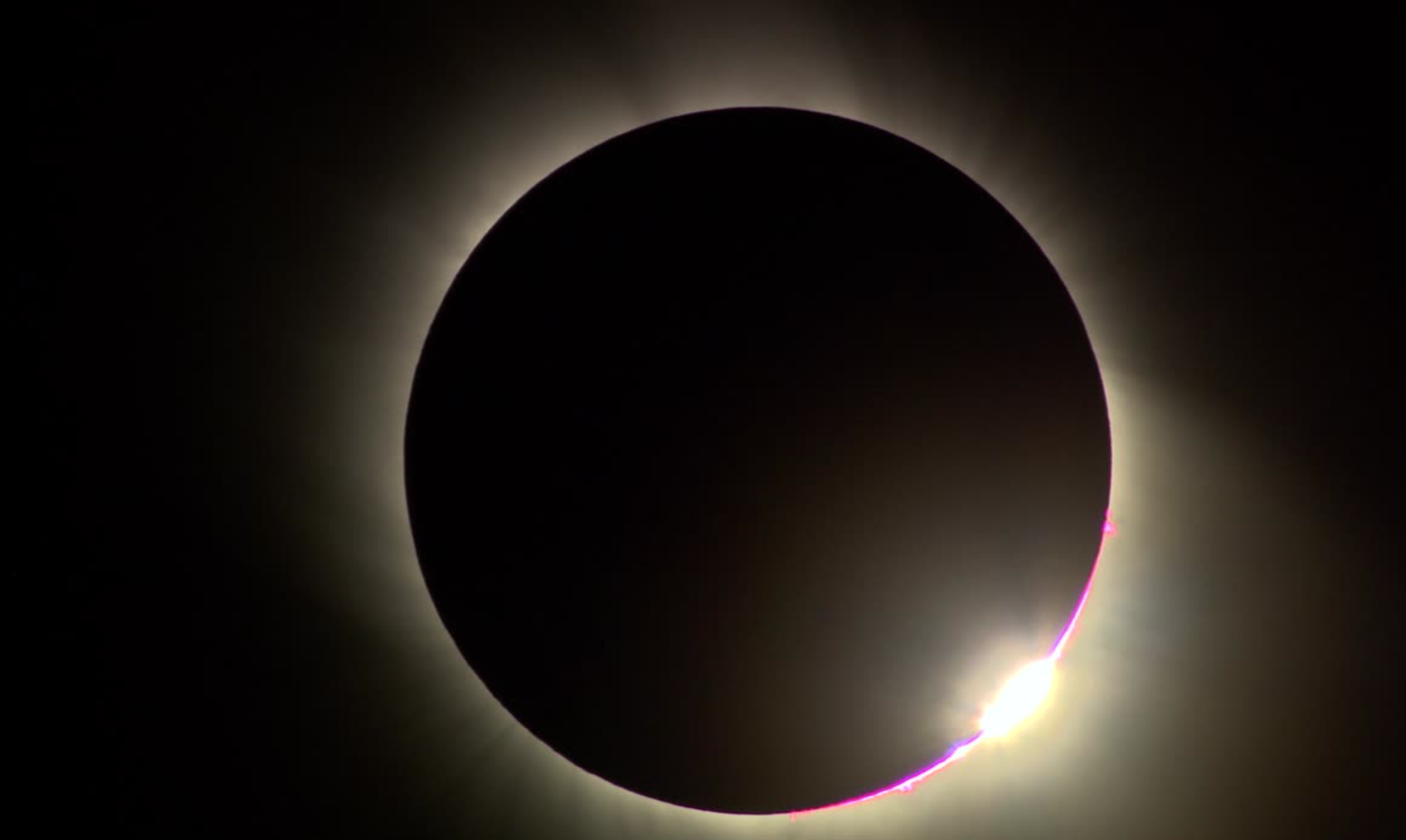 SEP advierte a alumnos a no faltar el día del eclipse solar